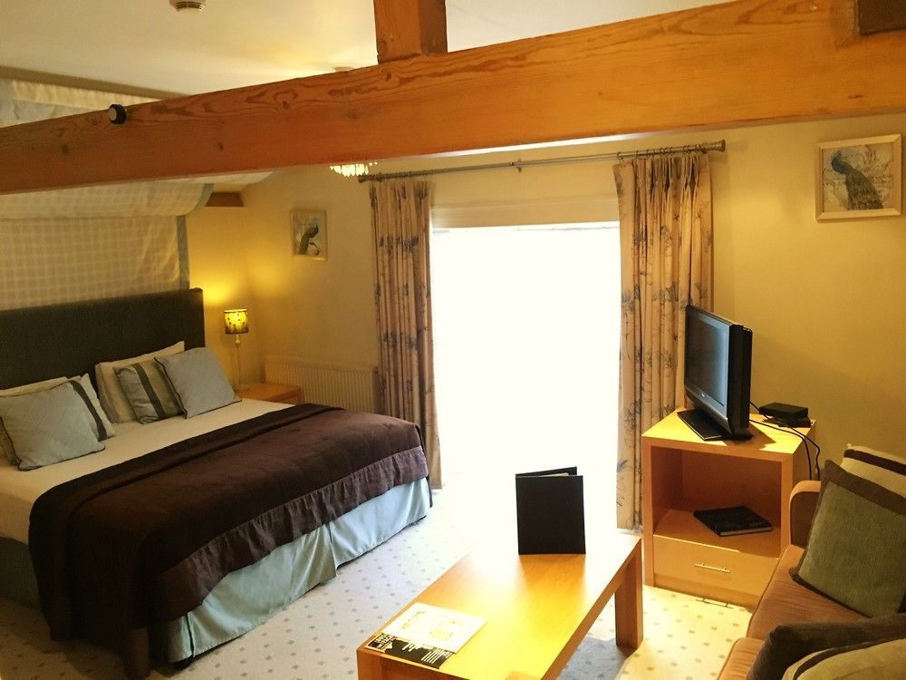 The Highworth Hotel Swindon Ngoại thất bức ảnh