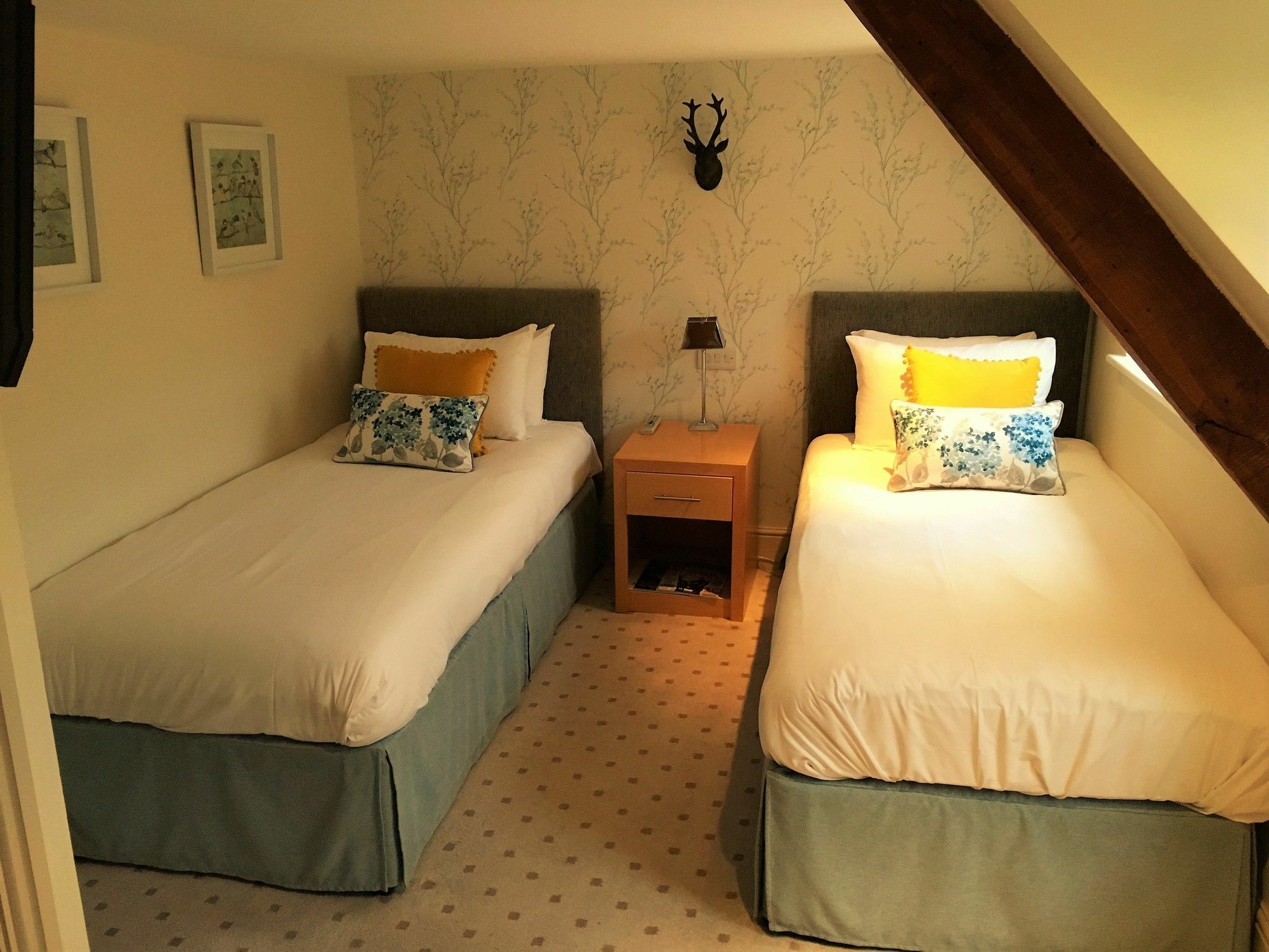 The Highworth Hotel Swindon Ngoại thất bức ảnh